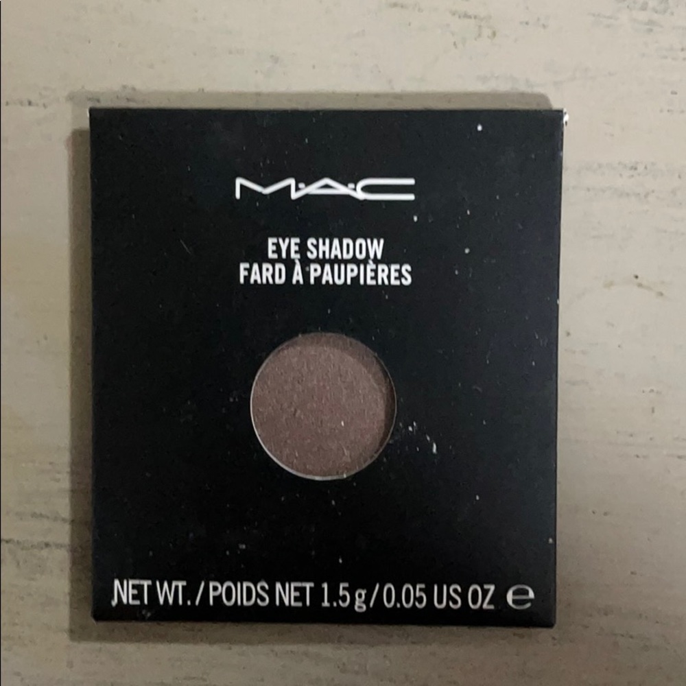 Mac eyeshadow in satin taupe